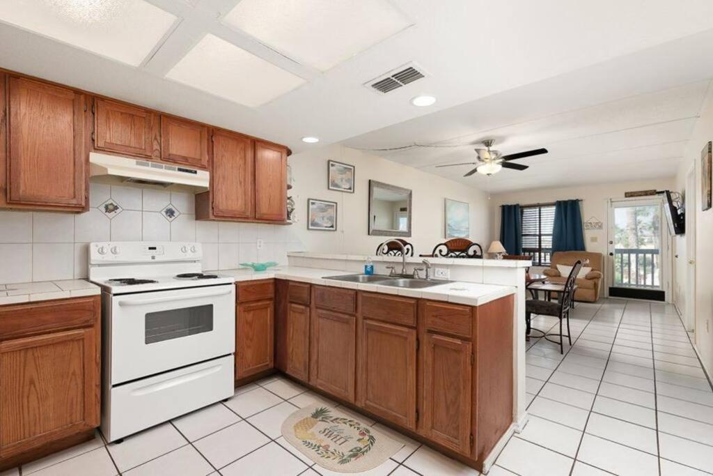 2 Bed 2 Bath Condo By Beach With Resort Pool South Padre Island Kültér fotó