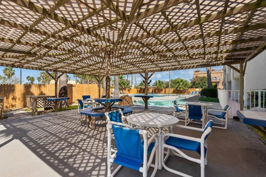2 Bed 2 Bath Condo By Beach With Resort Pool South Padre Island Kültér fotó
